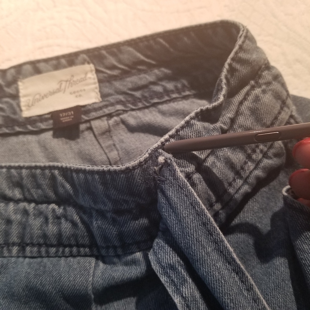 𝅺University Thread capris - Picture 6 of 7